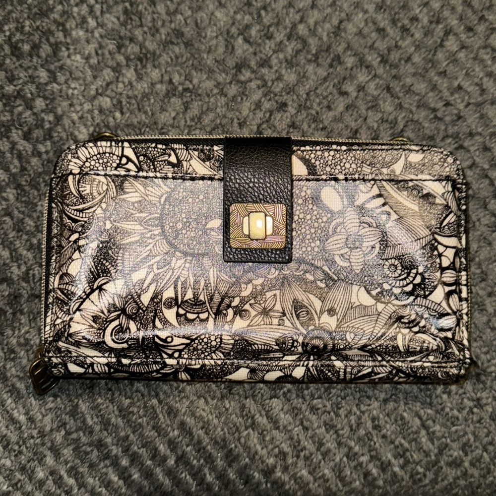 Sakroots Women's Black & White Smartphone Zip Wallet/Crossbody Bag Purse